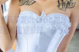 爱尤物 – 陆萱萱cecilia的居家写真：当我想当她的窗帘时，你会在意吗？