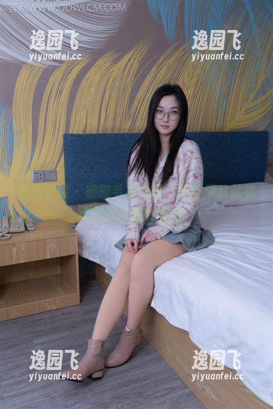 物恋传媒 - 嘟嘟毛衣写真，单看照片就够暖到我心底的壁纸。