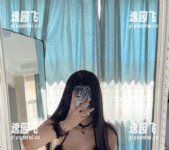 微密圈 - 有点白，有点猪饲料，网盘里的写真真让人好奇！