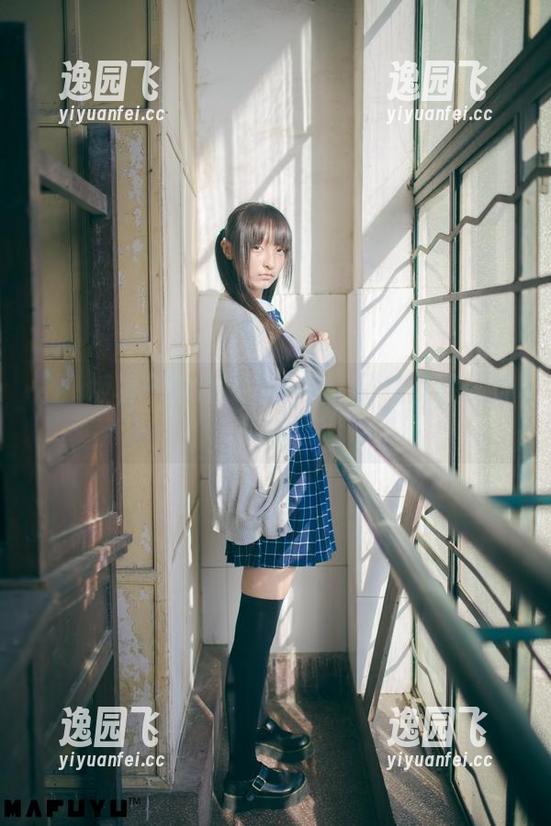神楽坂真冬碧波荡漾合集：网盘里藏着的泳池幻影