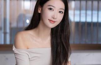 秀人网 – Carol周妍希的私拍短裙——这波操作太大胆了吧！