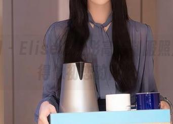 秀人网 – Elise谭晓彤高清制服照片，甜得像初恋的青涩