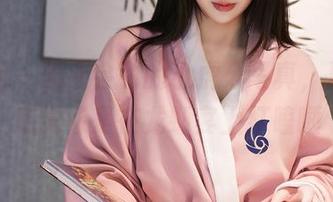 秀人网 – 最新会飞的小虎牙写真，夏天的感觉像是在龙虾宴上打瞌睡