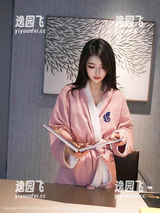 秀人网 - 最新会飞的小虎牙写真，夏天的感觉像是在龙虾宴上打瞌睡