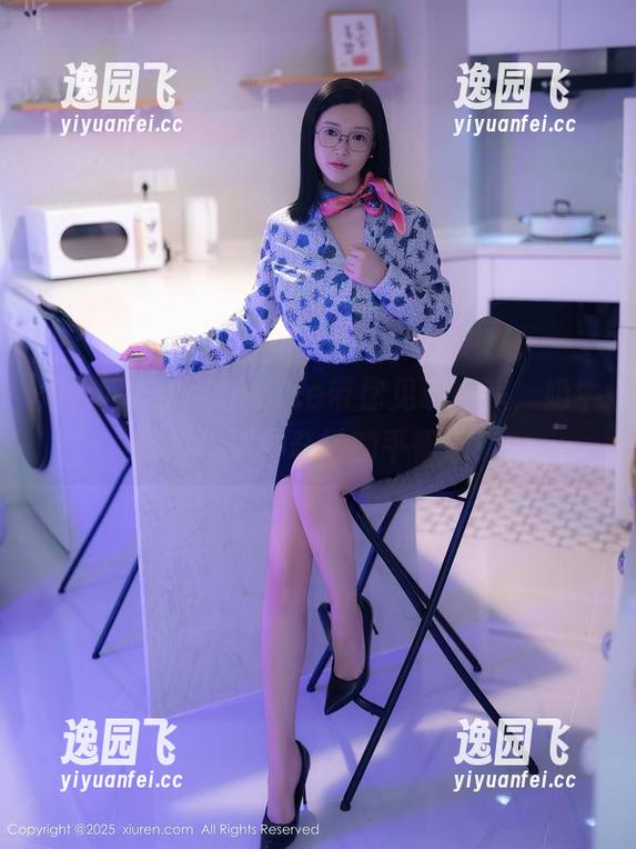 秀人网 - 奈汐酱nice带你见识好戏，奶牛套图中这种奇妙的平衡感！