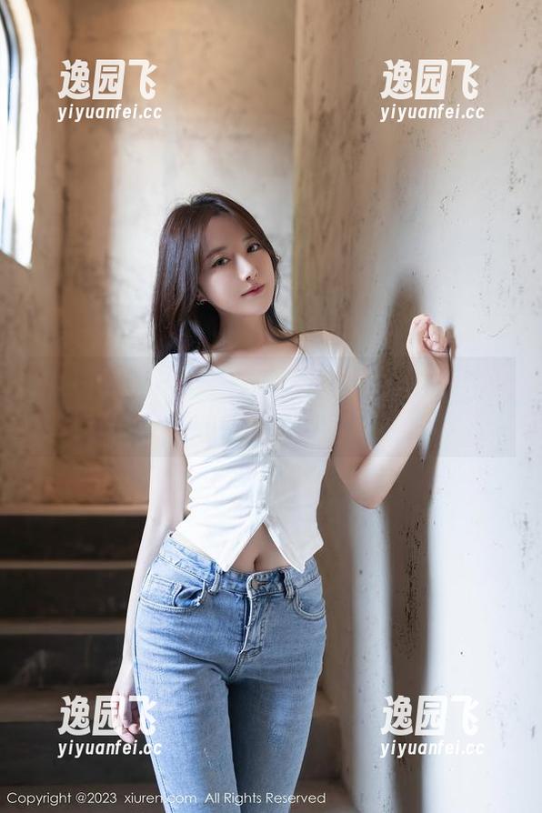 秀人网 - 作品里的媛媛酱Belle：眼镜下的调皮与不羁