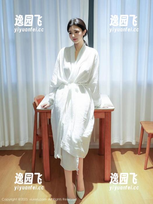 秀人网 - 糯美子nini与高跟鞋的邂逅，竟然成了这样的“作品”，难以言喻的期待和失望。