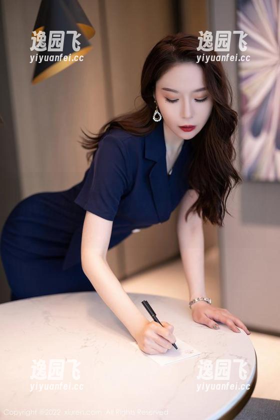 秀人网 - 看美七的泳池礼裙，值得给十颗心也不怕！别忘了，免费写真等你来点赞哦！