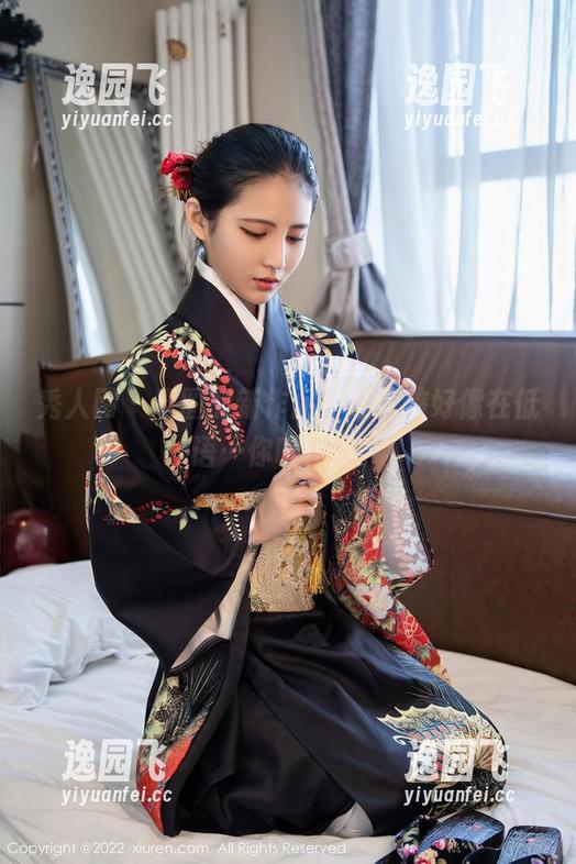 秀人网 - 袁圆的新作品，这女孩好像在低语…你听见没？