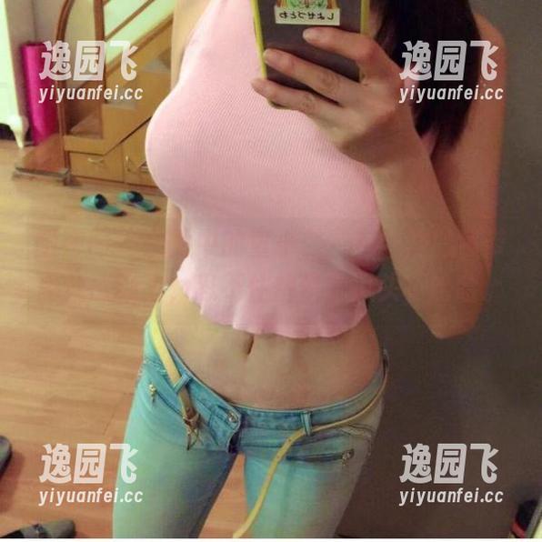 童小芯 微密圈 - 图片中的童小芯,有强烈的吊带黑丝感染力,忍不住想借个风头,哈哈。