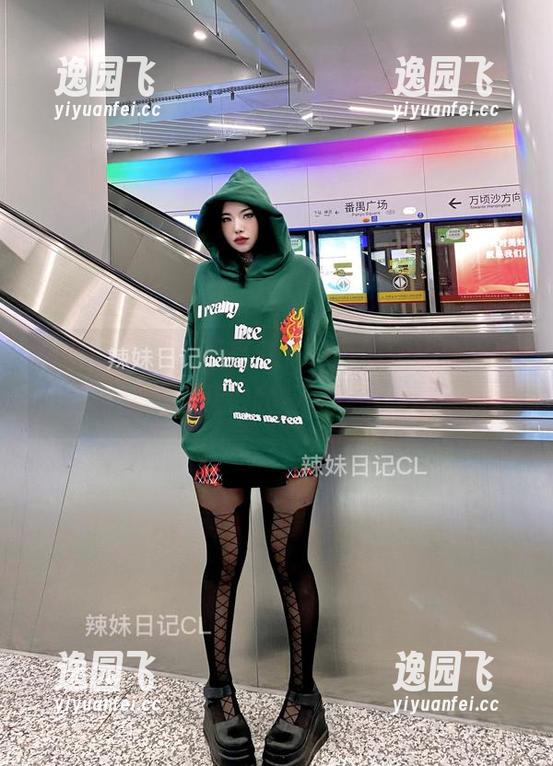 微密圈 - 放大至高清，粉色的猪陈佩奇的油亮肉腿，这是把欣赏变成了一种享受！