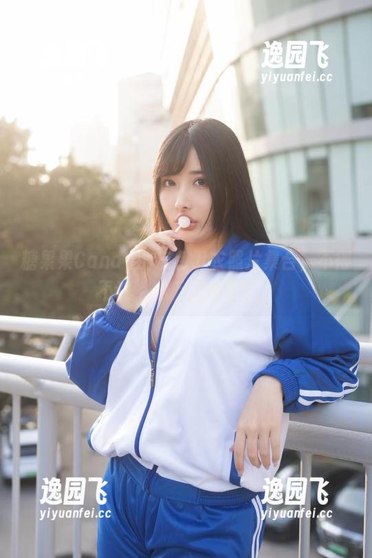 糖果果Candy的灰色卫衣照片集合，不得不说，穿上这就对了。