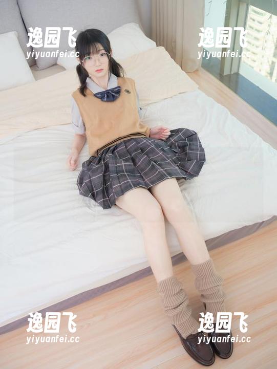 紧急企划 - 校服美图配上奶糖，哦，那种懵懂又青涩的味道，分享给大家，你们懂的。