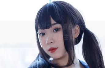 观看胡桃猫Kurumineko的图包，仿佛自问在这美少女的万华镜中，谁才是幸福的主角？