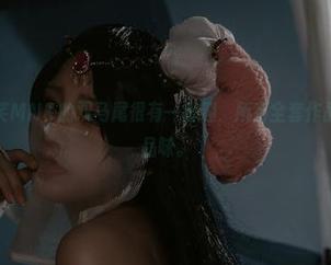 听说芊川一笑MNK的双马尾很有一番趣，所有全套作品都值得细细品味。