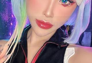 一见倾心，花リリ(Plant Lily)的私拍照和礼服有种难以言喻的默契