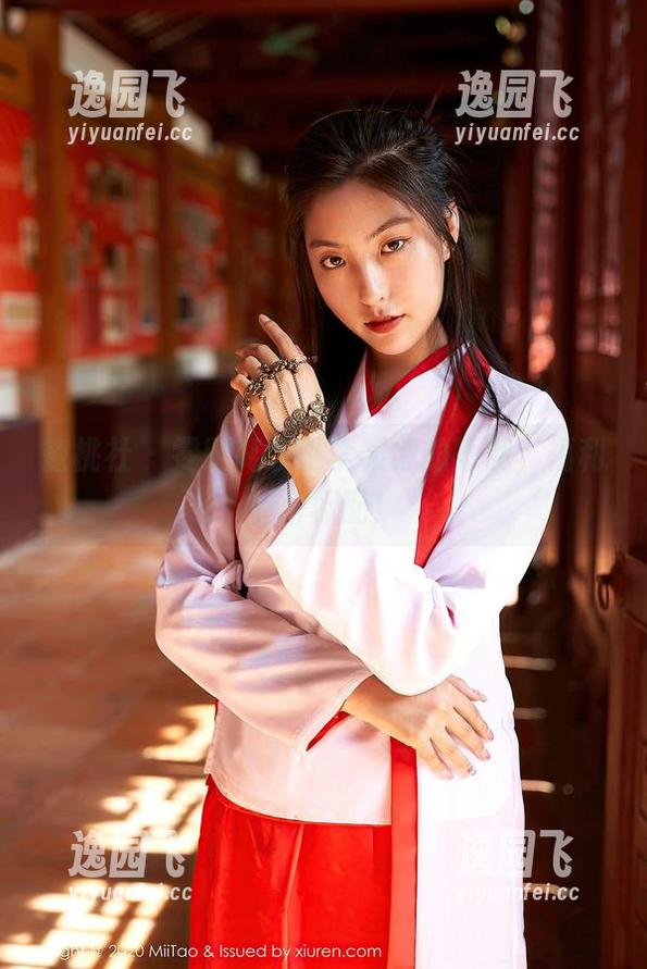 蜜桃社 - 零距离感受李颖诗的短裤，福利图片标配！
