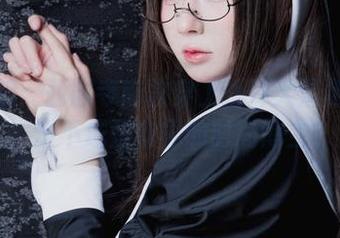 图片集锦：西园寺南歌穿上折耳犬黑色连体衣，难不成是狗界的时尚博主？