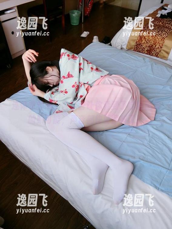 连体衣的美，西尔酱让你看到了定制图集的新可能，声音都快要颤抖了。