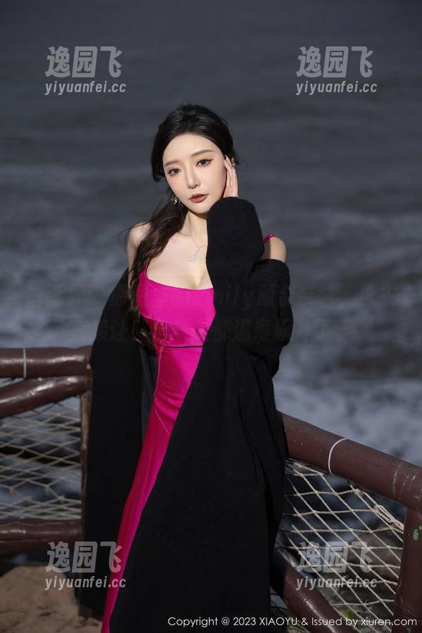 语画界 - 原图里的Emily顾奈奈酱，泳衣直接让整个夏天都温度飙升了。