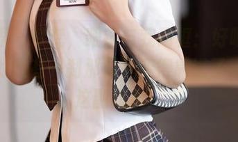 语画界 – 梦梵，眼镜与我同框：好吧，照片里的我有一刹那似乎变得靠谱了，多亏这副眼镜！