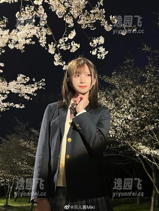 注意！艾米莉亚图包，贝儿酱Miki来送上强烈的视线冲击