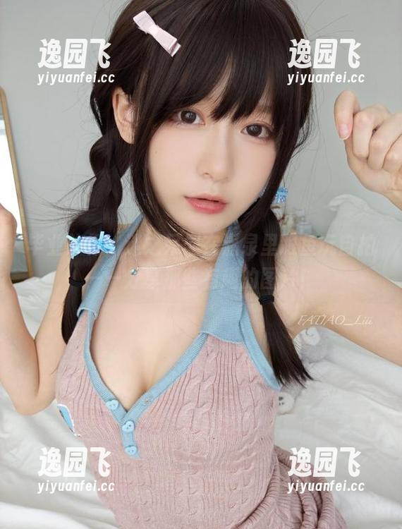 毕业旅行，迷之呆梨在温泉里跟鱼玩自拍——分享那些有趣的图片！