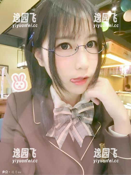 逐月Su专属美足合集——眼神在移动，那双好看的脚就像魔法一样