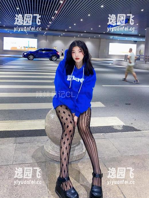 微密圈 - 陈佩奇的清新背影：写真图册里，总有一种魔力让你停下脚步，再多想一想。