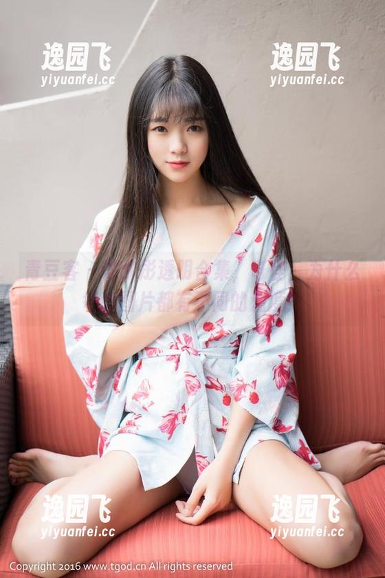 青豆客-谭晓彤 青豆客 - 谭晓彤透明合集,奇怪,为什么每张图片都有不同的温度?