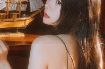 最新透明时代：香草喵露露的写真小世界
