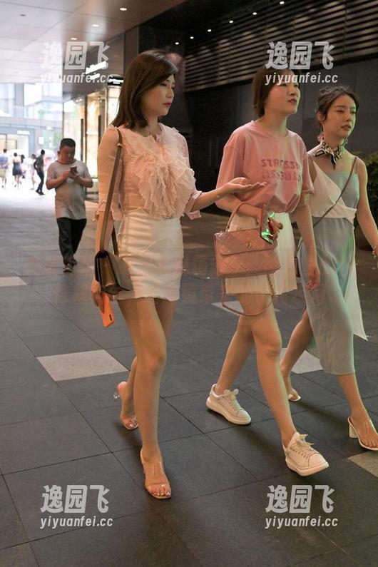 魔镜街拍 - 萌宝儿现场分享：图包里的包臀裙肉丝，哈哈镜带来的镜花水月