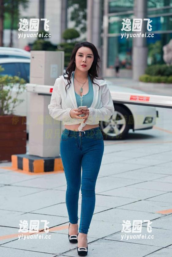 停下，魔镜街拍的展会街拍模特原图里不仅只有美，还有平凡！