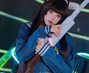 原图看过没？这女孩似乎又沉醉于她的“黏黏团子兔”状态。