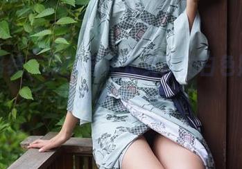 线上路线：黑川与年长女友的白色婚纱，优雅不止一层。